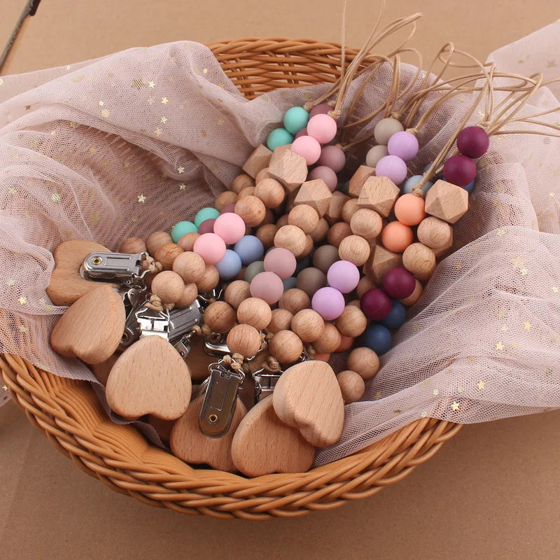 Attache tétine perles en bois de hêtre sécurisé