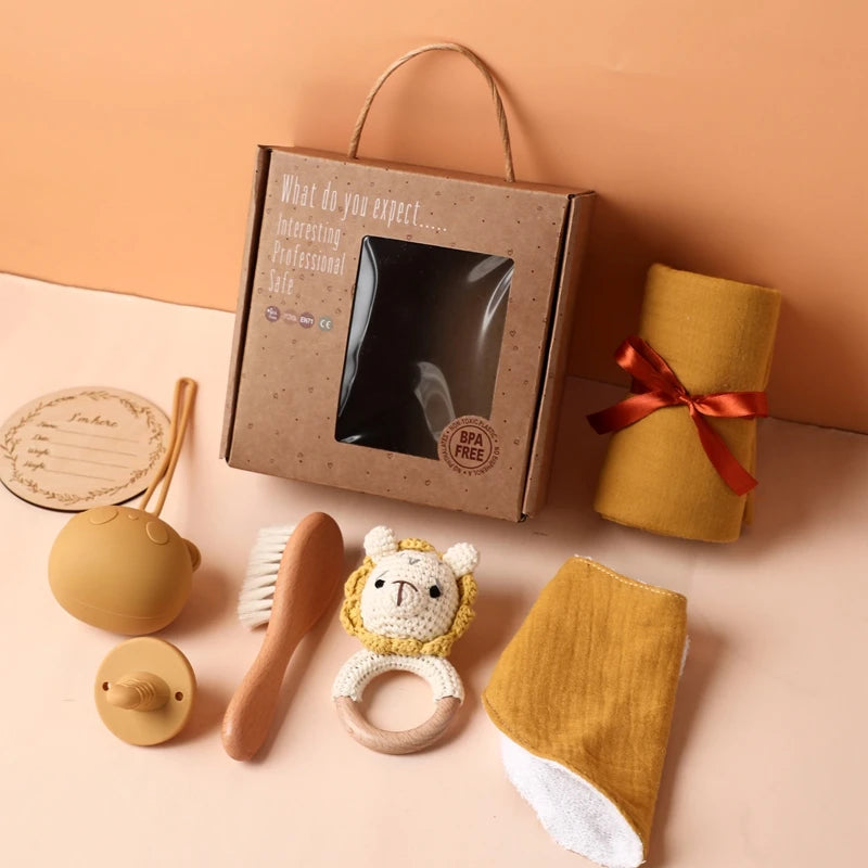 Coffret naissance bébé avec serviette en coton, hochet en bois et accessoires de bain