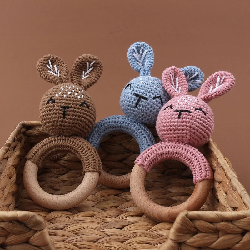 Hochet bébé anneau en bois et crochet
