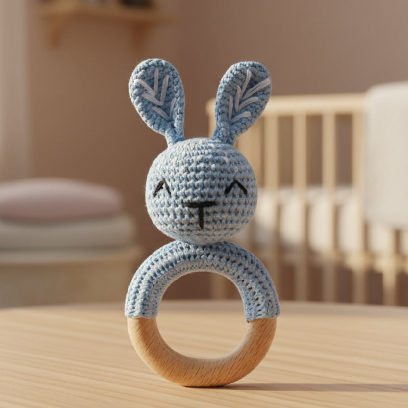 Hochet bébé anneau en bois et crochet