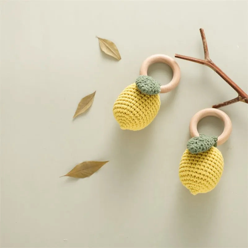 Hochet au crochet – Naturel & sensoriel